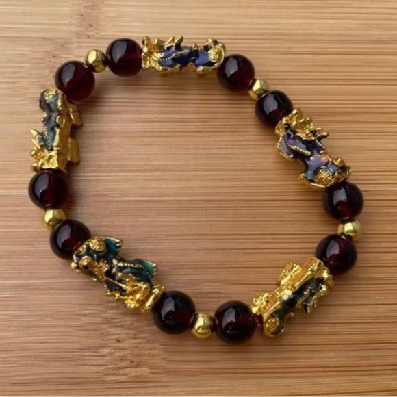 Garnet Wealth Pixiu Bracelet - Picture 5 of 7
